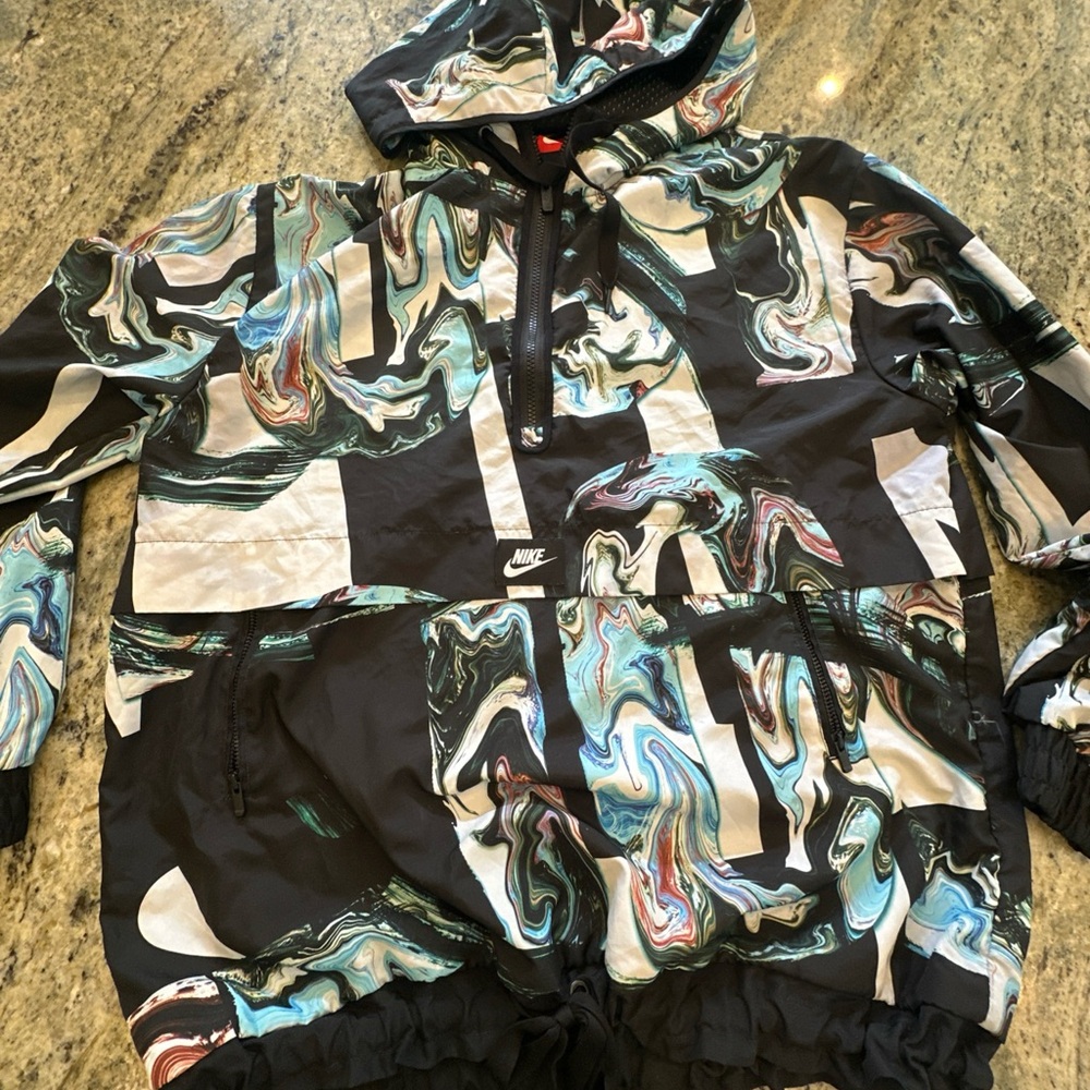 Nike Women’s Marble Hooded Windbreaker  XL